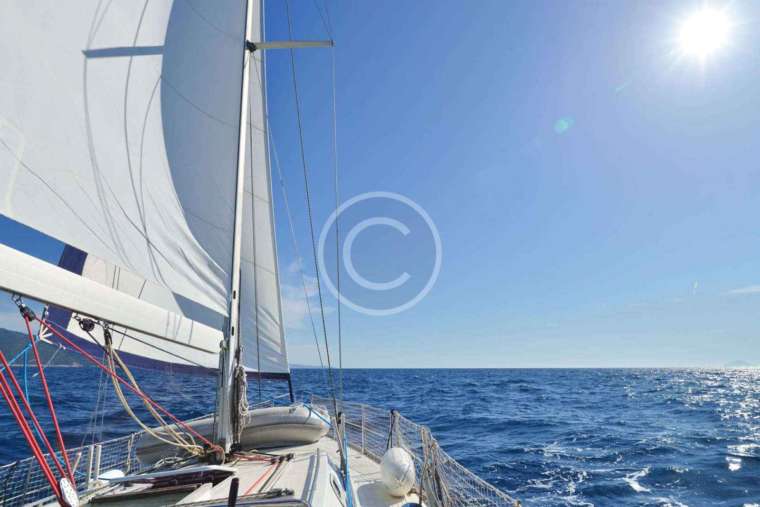 4 Reasons to Charter a Yacht